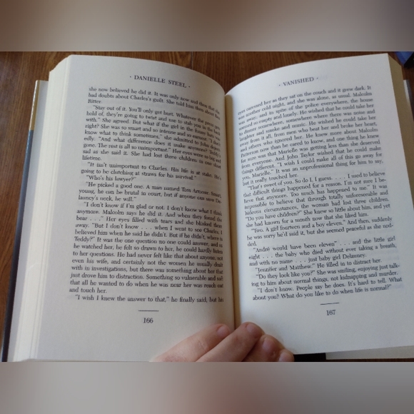 Vanished by Danielle Steel Book - Picture 3 of 4